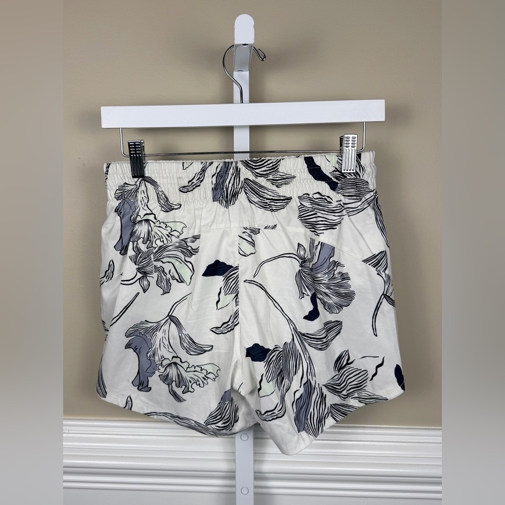 Athleta Print Racer Run Short in Floral Nouveau Size XS - Picture 3 of 12